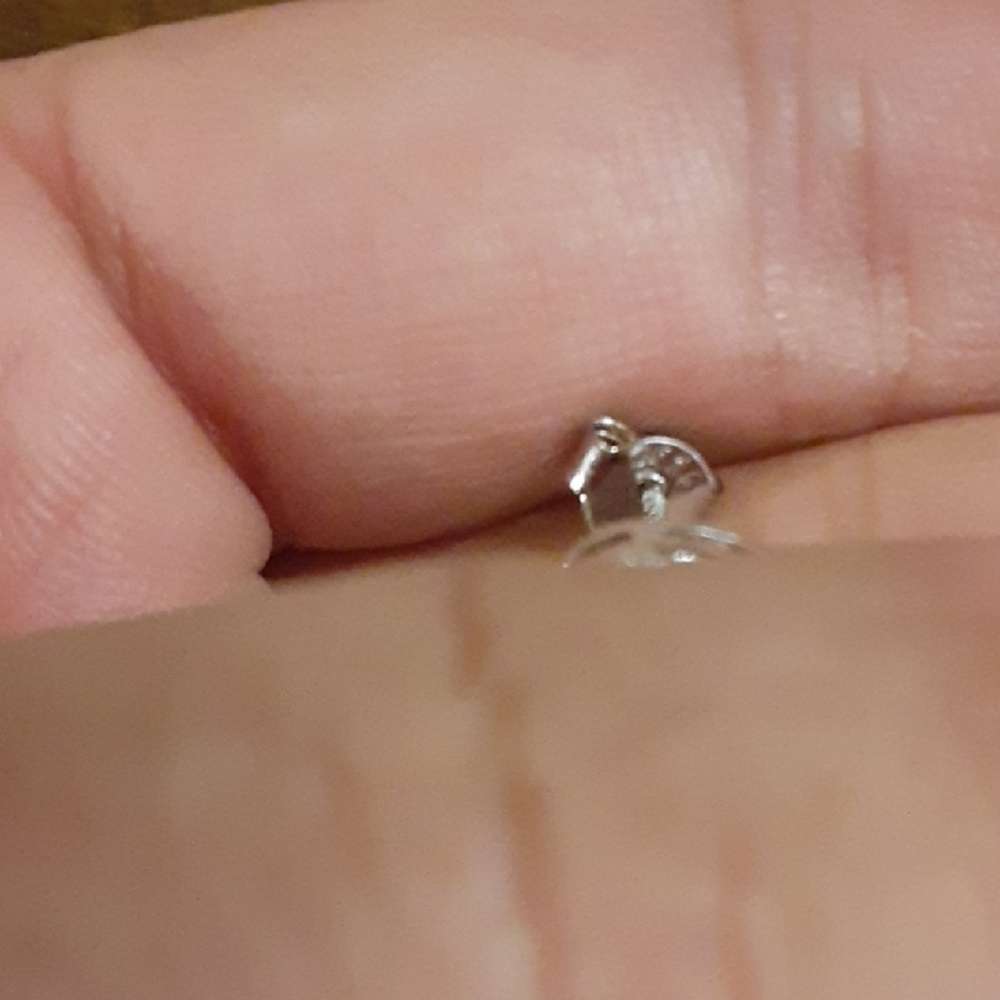 925 Silver Moissanite Heart Stud Earrings - Picture 9 of 13